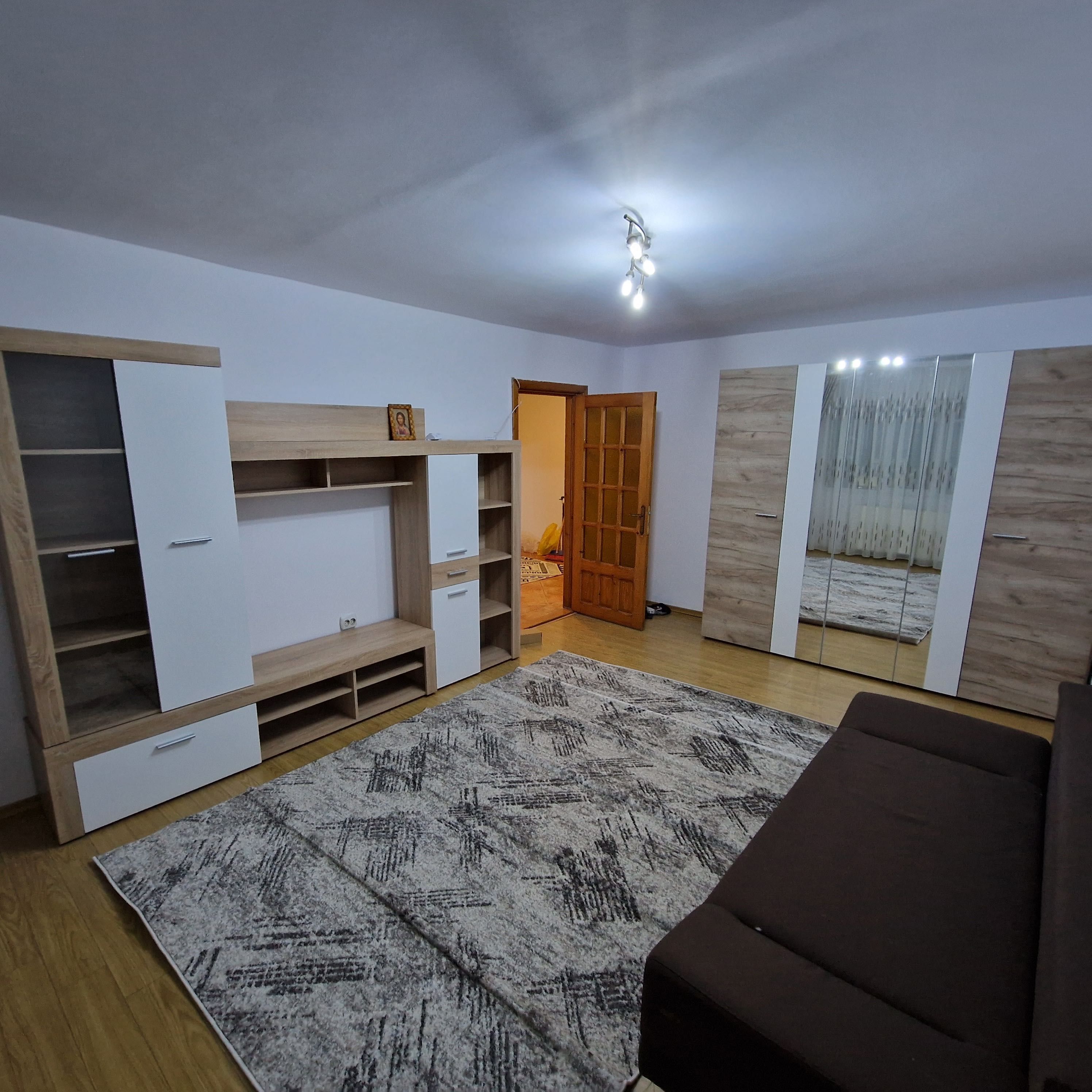 Apartament 3 camere de inchiriat la parter