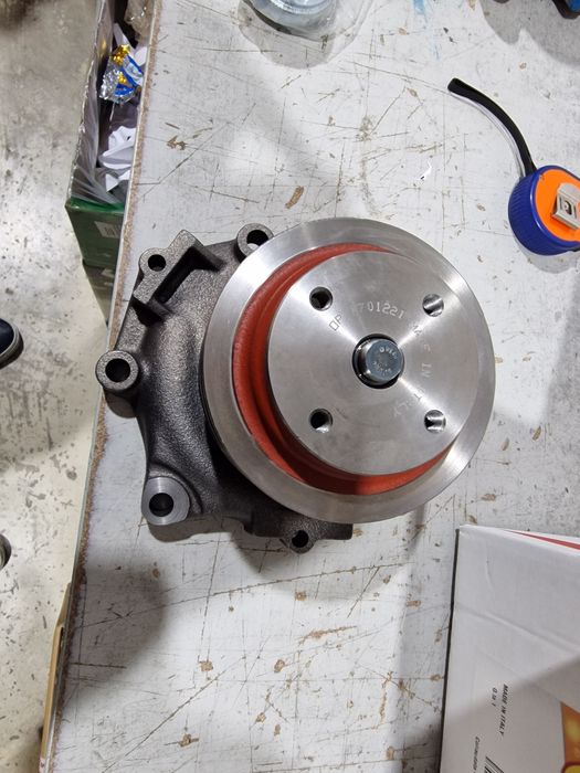 Pompa apa tractor ford 7810 import Italia pe original preț 650 lei se