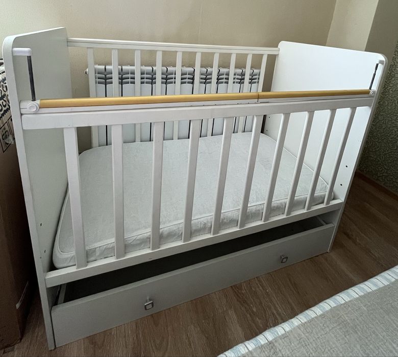 Манеж в отличном состояний. Матрац почти новый