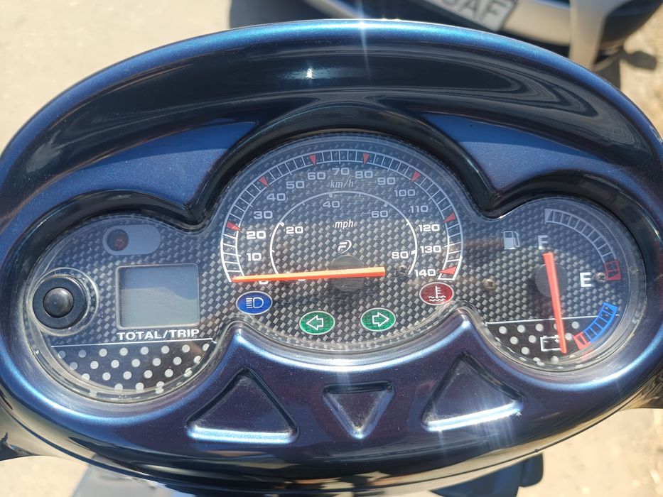 Scuter Yamaha  125 cmc