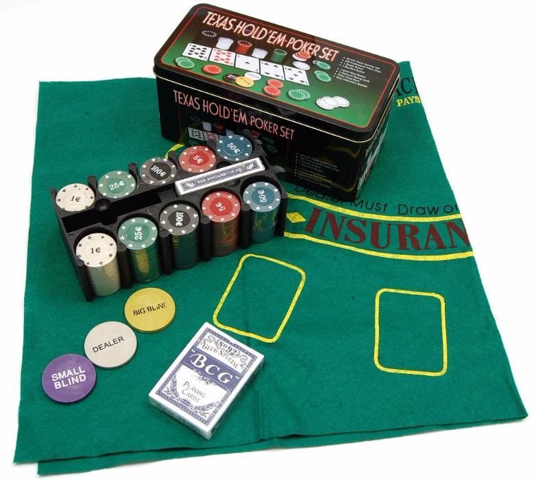 Покер комплект с 200 чипа и покривка за BlackjackИграта е подходяща за