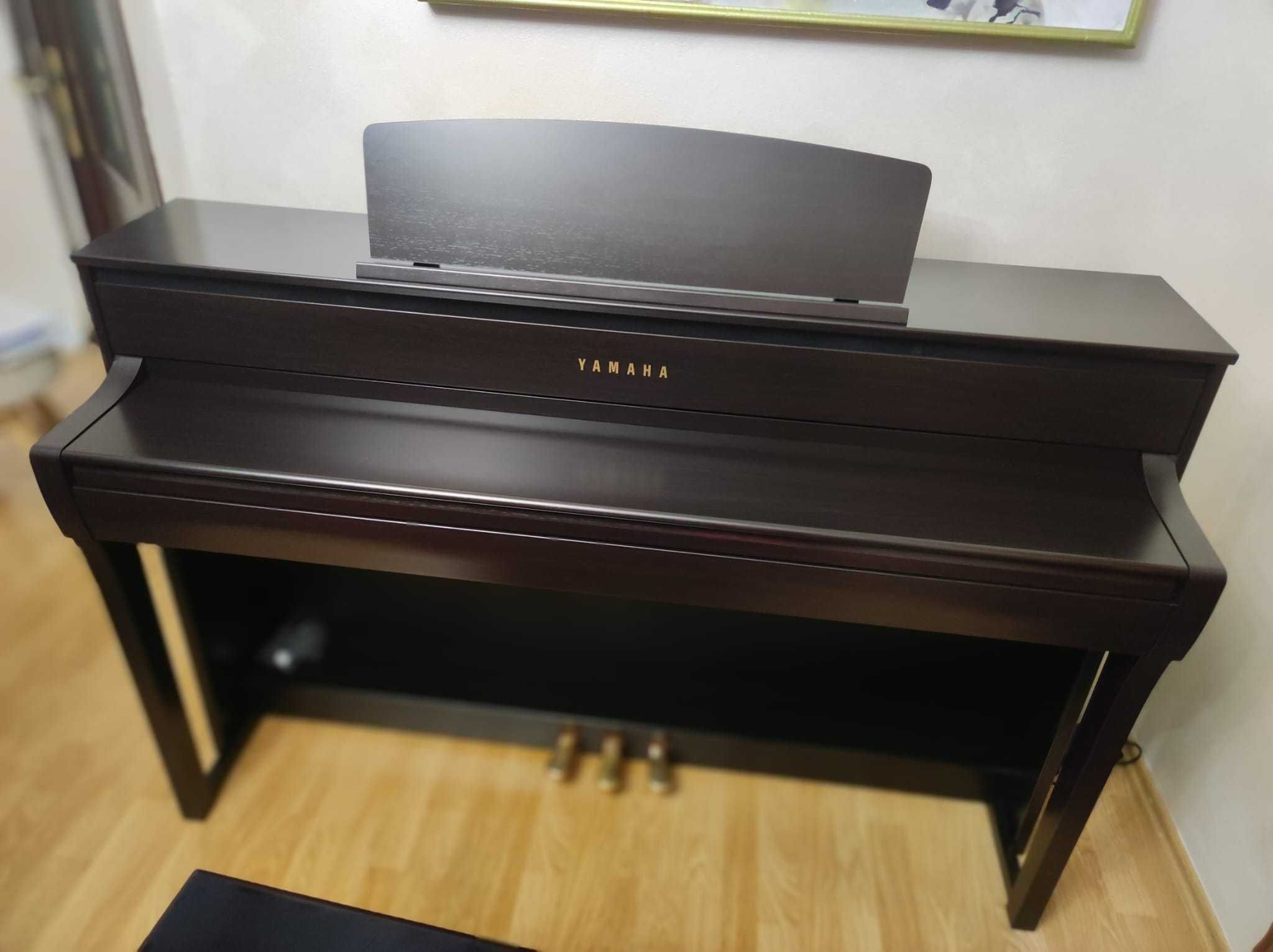 Vând pianina Yamaha CLP-775 Rosewood