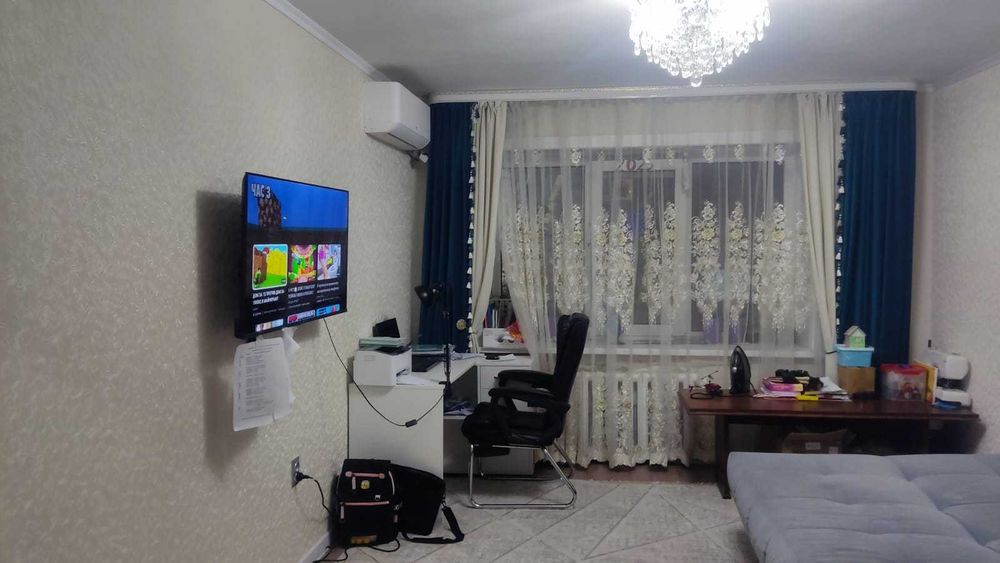 Продам 2к квартиру  1992 года постройки на третьем этаже в районе Уюта