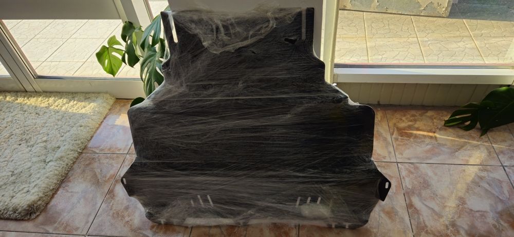 Scut motor metalic si consola AC Ford transit connect