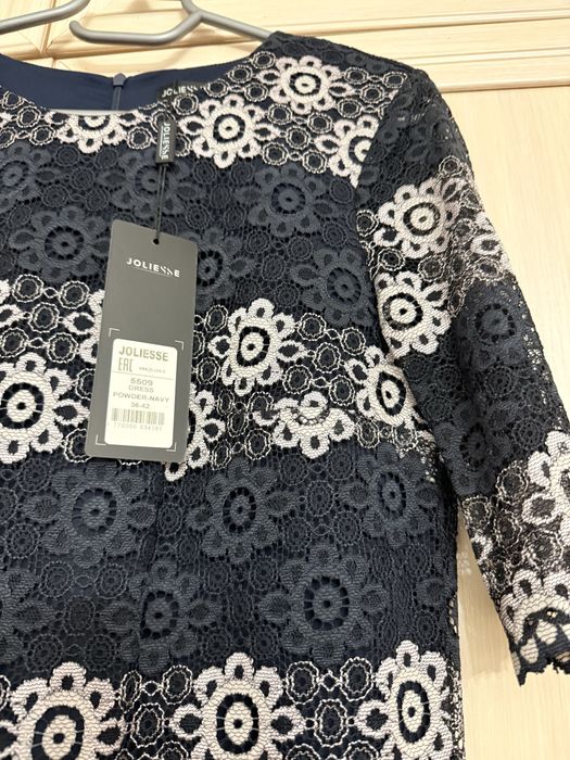 Новое платье, длина миди, кружевная отделка, размер 42-44