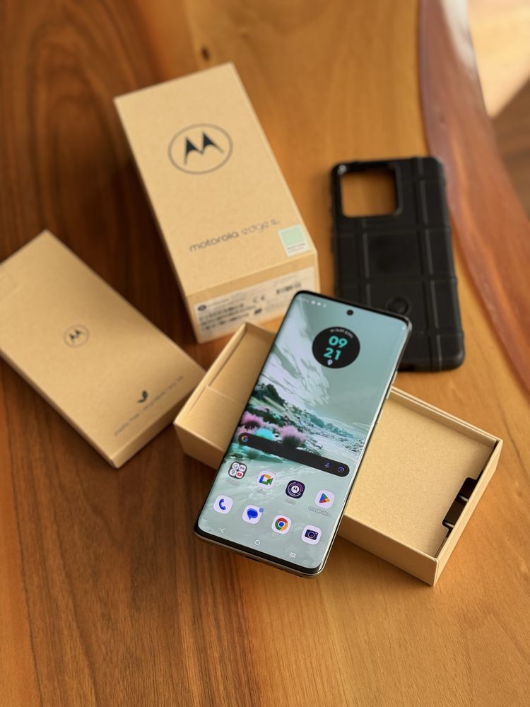 Motorola edge 40 neo 256GB 12GB RAM Отличен !