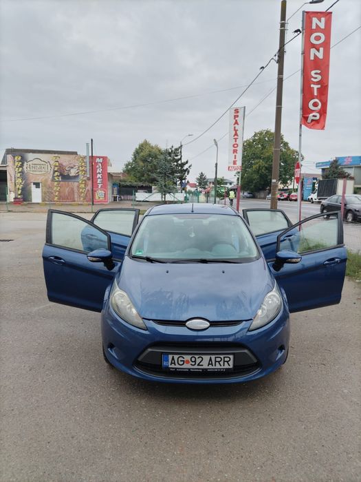 Vând Ford fiesta