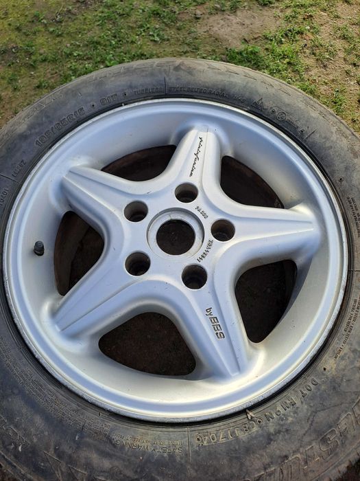 Джантите са били на бмв318.гумите не стават.