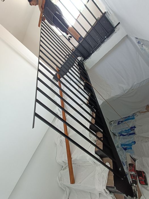 Porti si structuri metalice