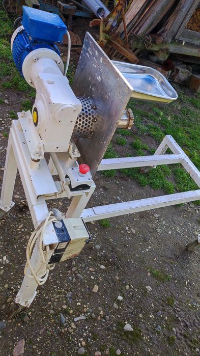 Vând mașină de tocat carne