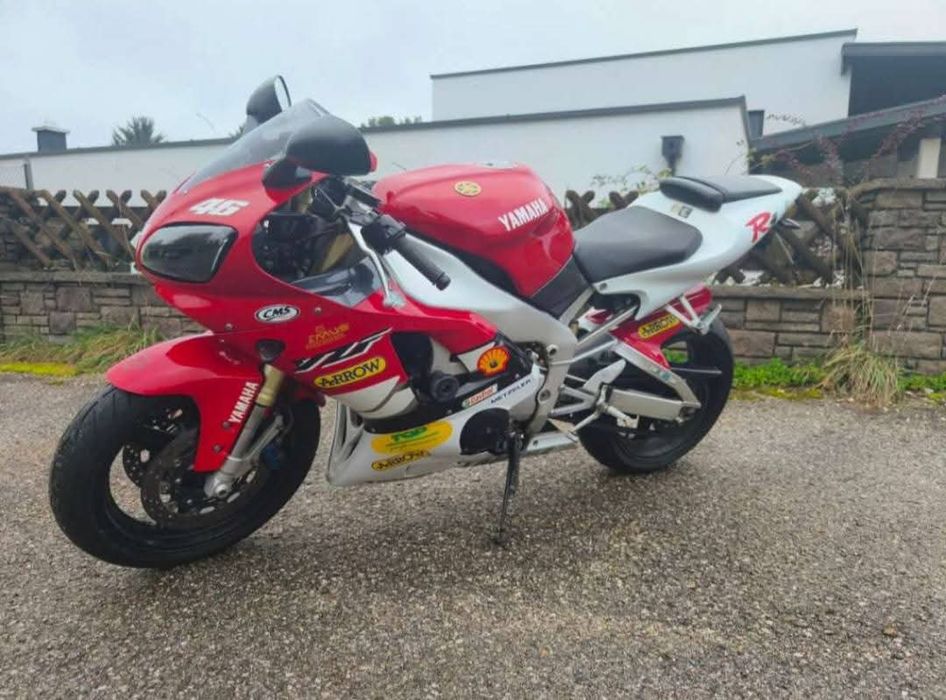 Motocicleta Yamaha izf R1