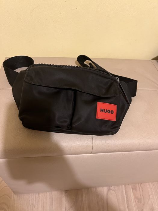 Hugo Мъжка чантичка