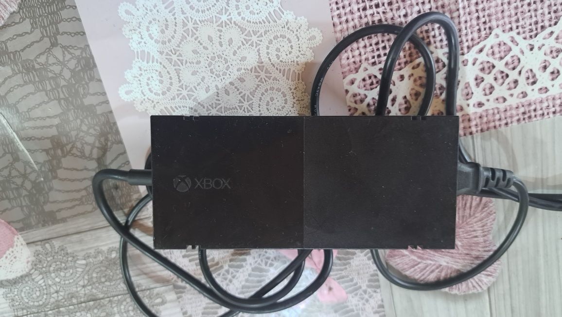 Xbox one с игра и захранване