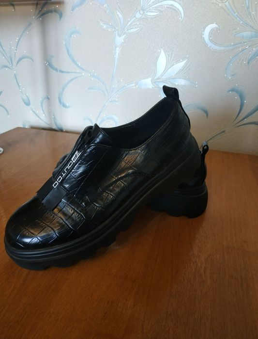 Продам лоферы фирмы Basconi 37 размер