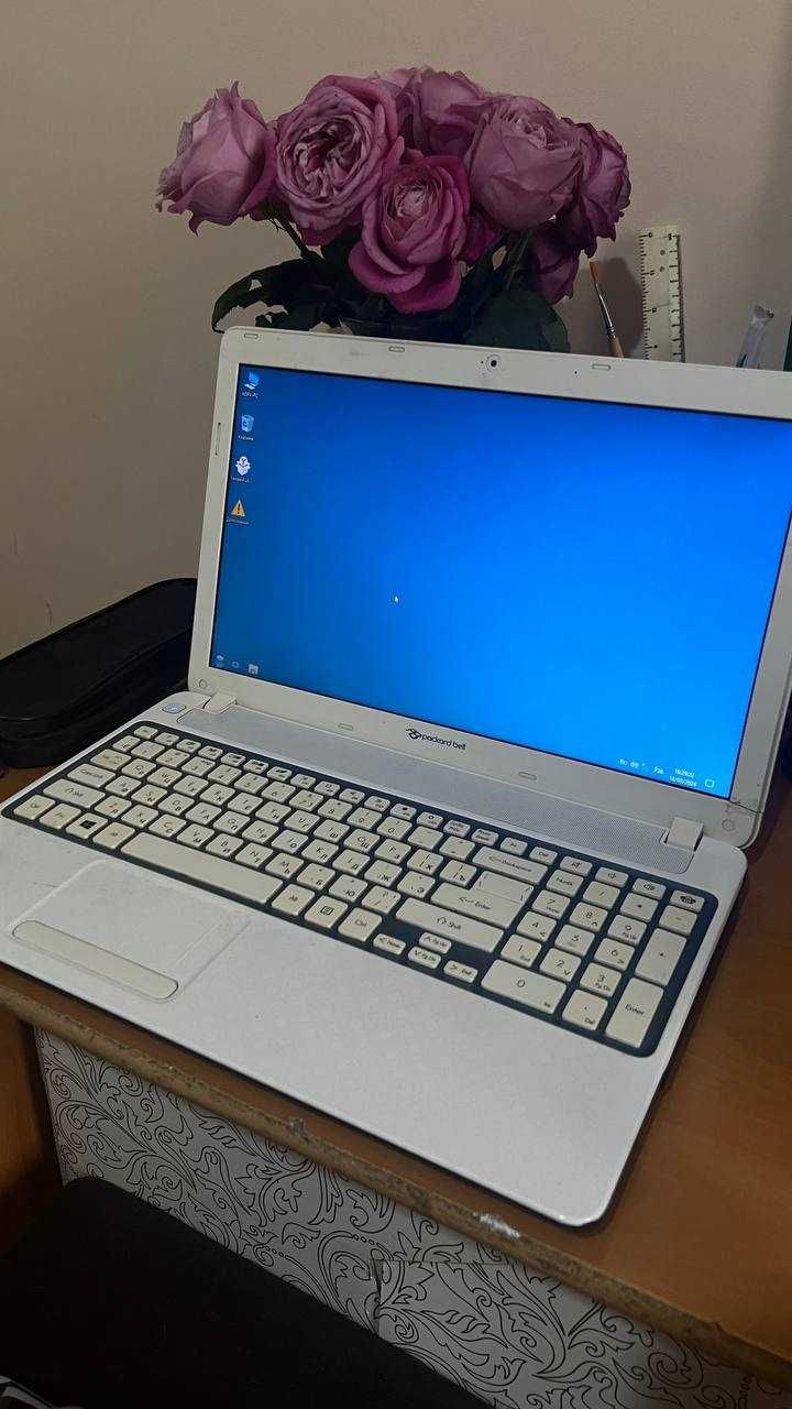 Ноутбук сотилади Packard Bell