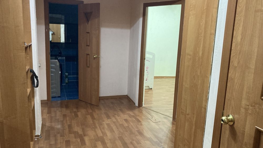 Продам 4 комнатную улучшенную квартиру в центре