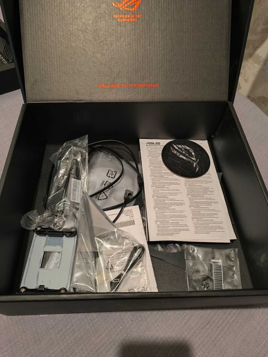 ROG Crosshair VIII Dark Hero X570 + AMD Ryzen 5 5600X