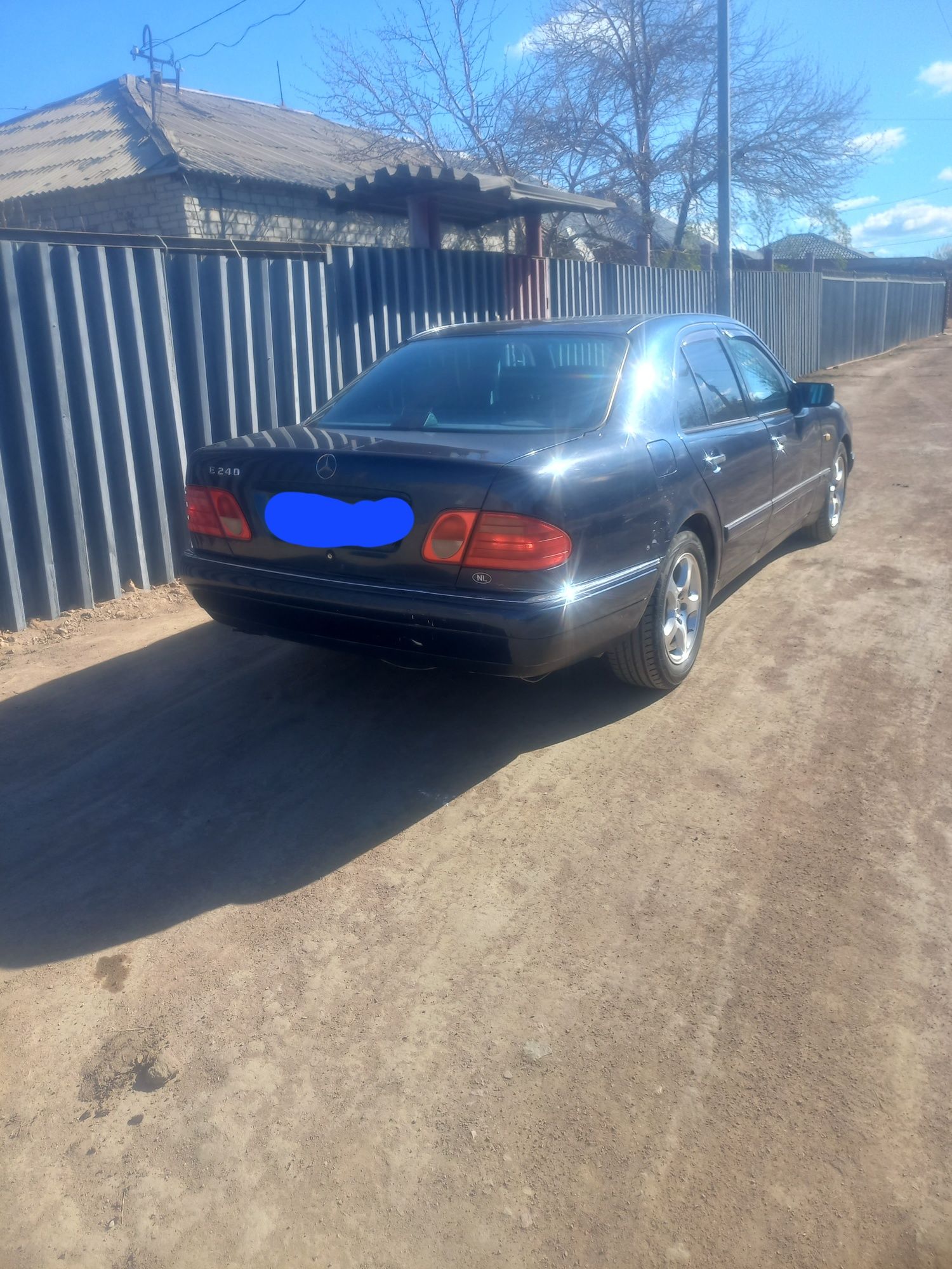 Продаётся мерседес 210 авангард