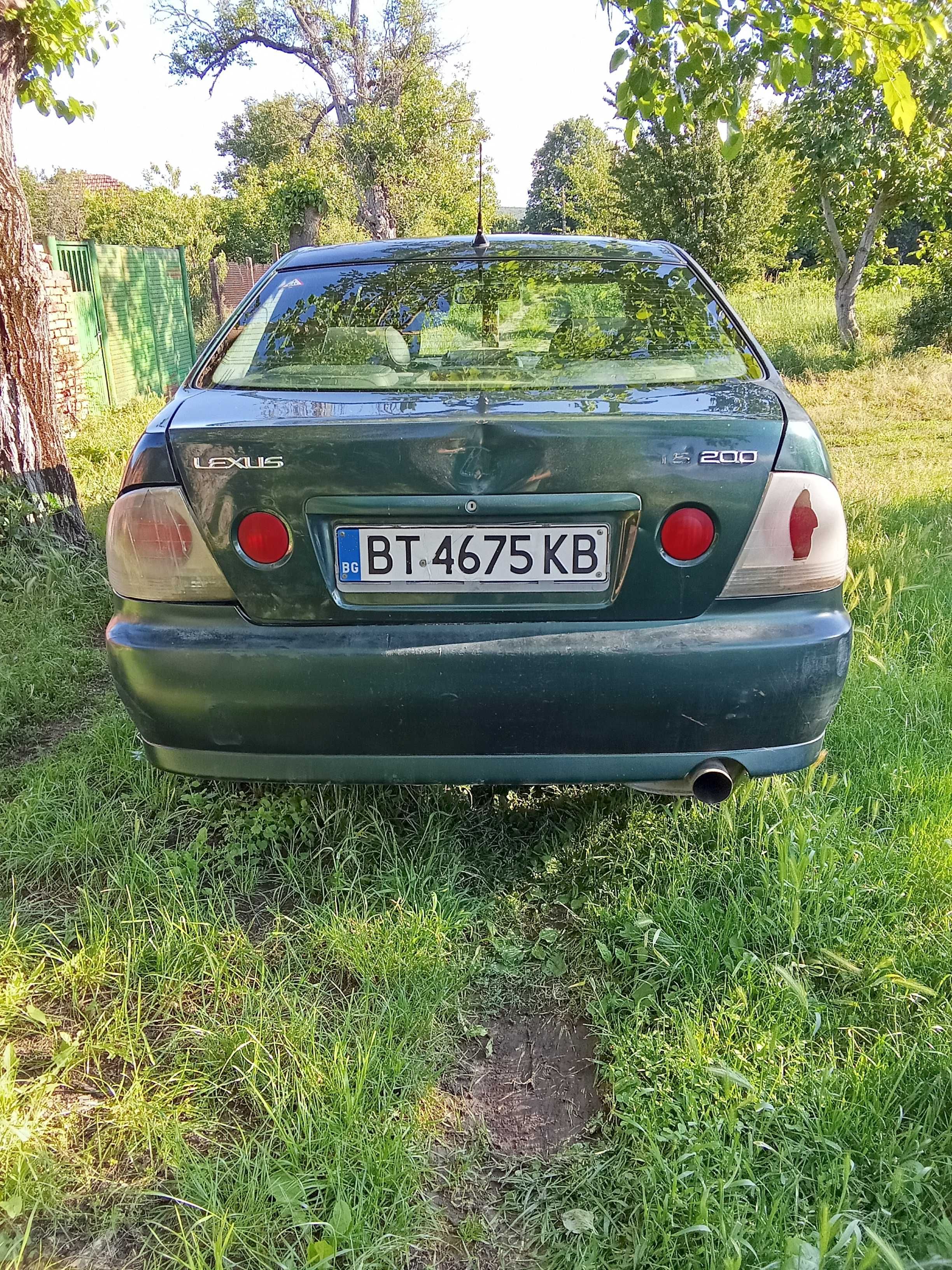 Lexus is200 бензин газ 155кс.
