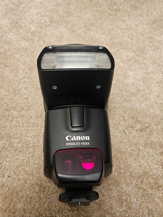 Светкавица Canon Speedlite 430EX II + калъф за нея