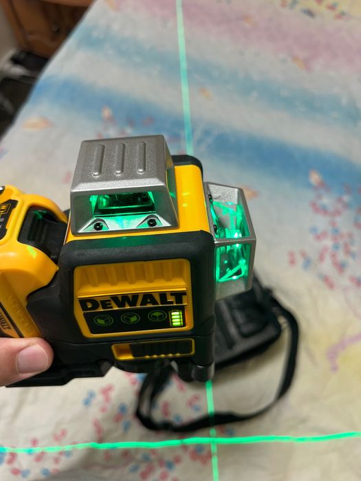 Акумулаторен линеен лазерен нивелир DeWALT 18 V, XR®, 3 x 360°, зелен,