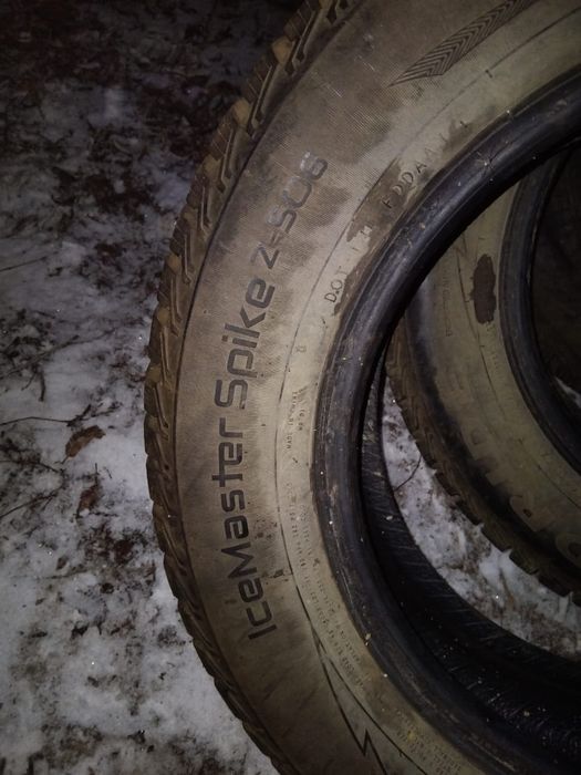 Покрышки зимние почти новые