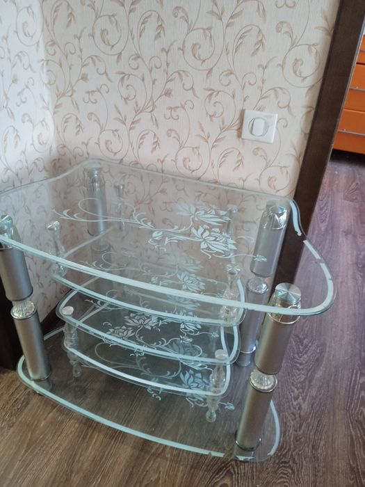 Тумба под ТВ стеклянная