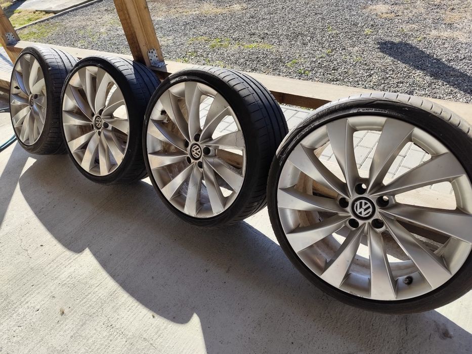 Vând set roti și două cauciucuri noi R19