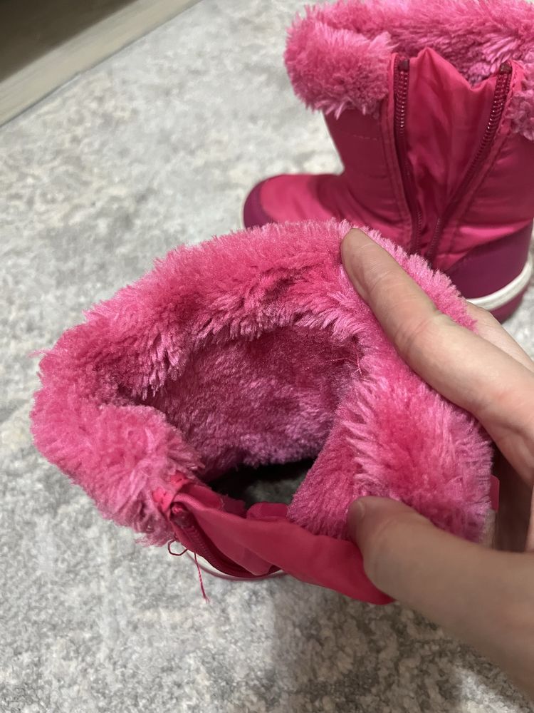 Продам зимние сапожки на девочку