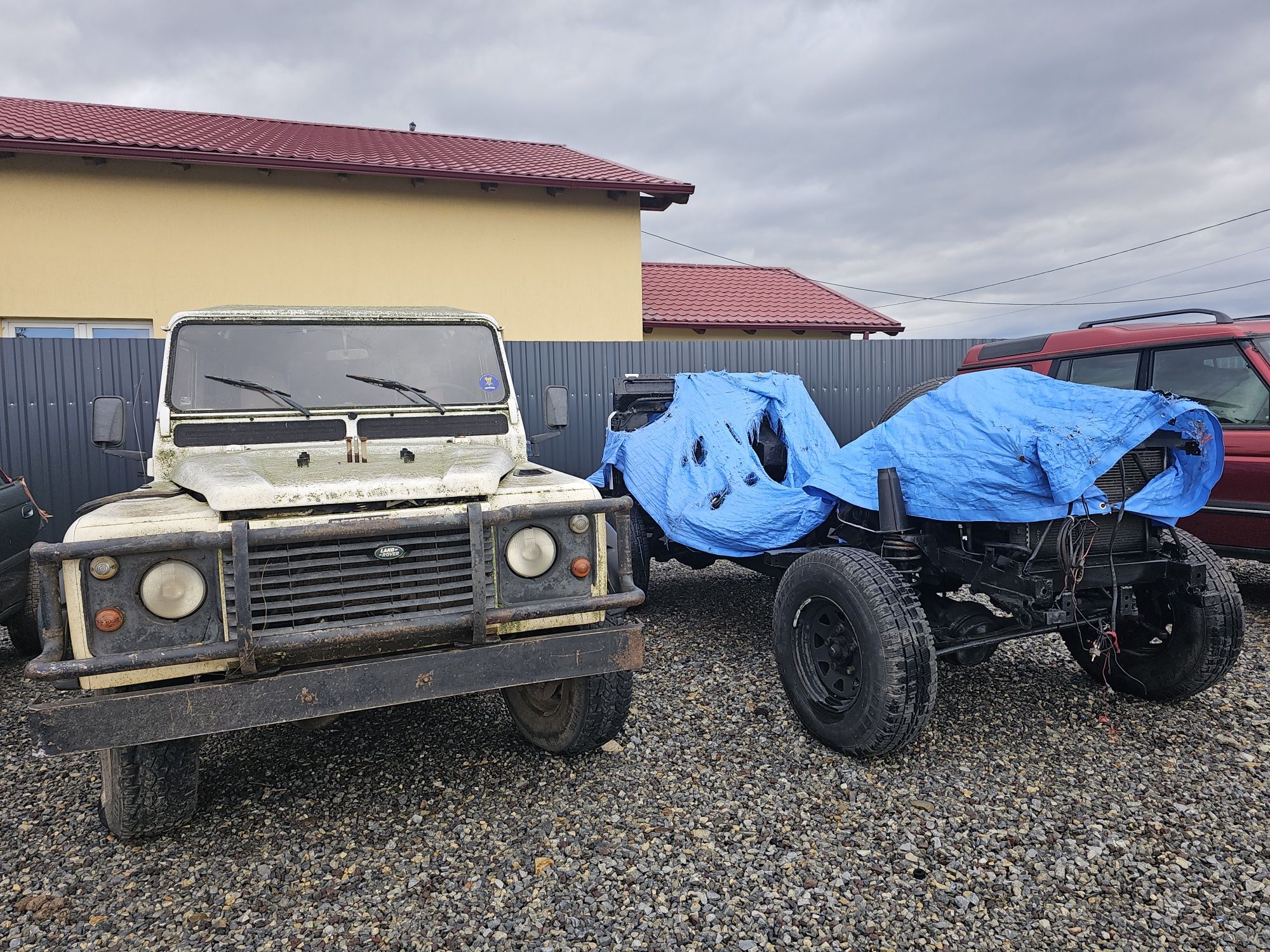 Dezmembrez Land rover Defender 90,110 si 130