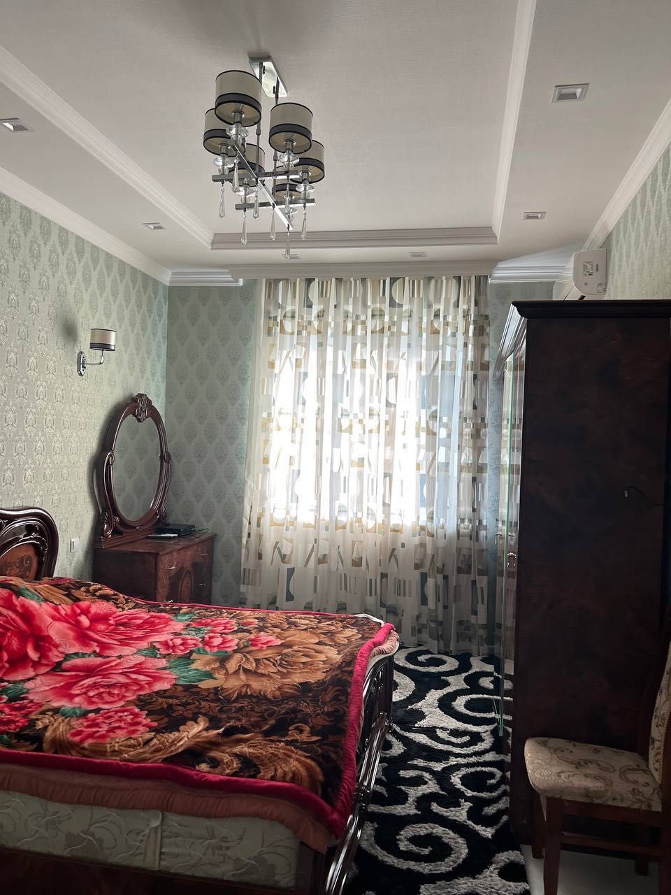 Yakkasaroy Nukus ko'chasiga qaragan 4+1 kvartira ijaraga beriladi