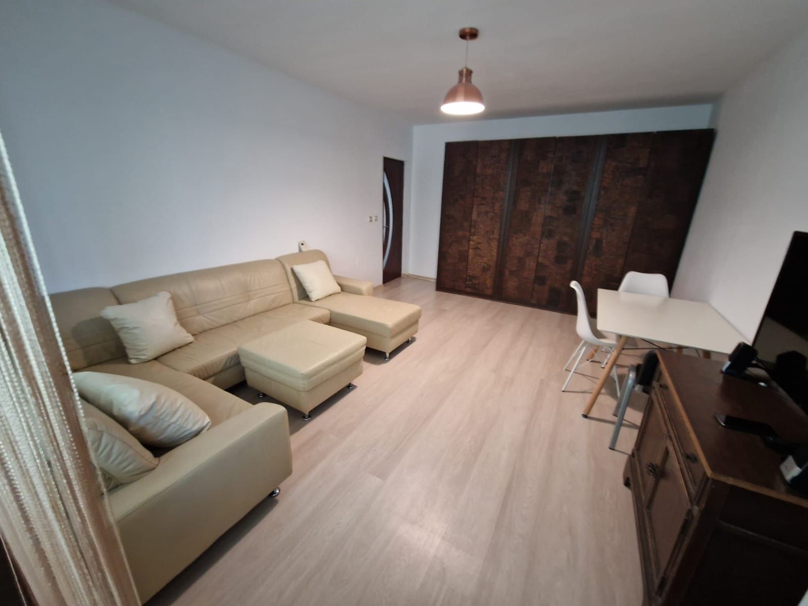 Apartament 52mp,toate utilitățile.