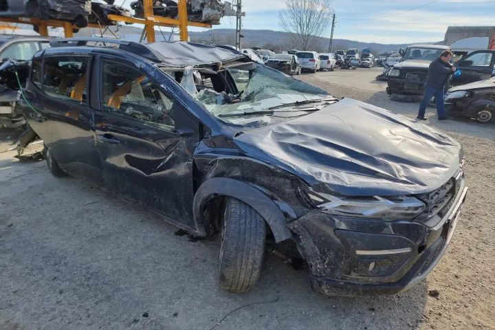 plansa ceasuri de bord volan caseta de directie ansamblul motoras stergatoare  bloc de lumini spirala volan Dacia Sandero stepway 3, an 2021, motor 1.0 tce 91cp cod motor H4d   dezmembrez