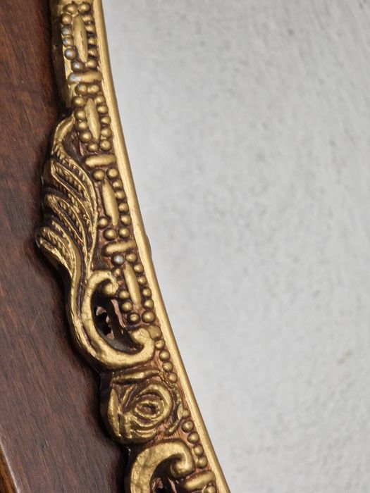 Бароково огледало с месингов обков