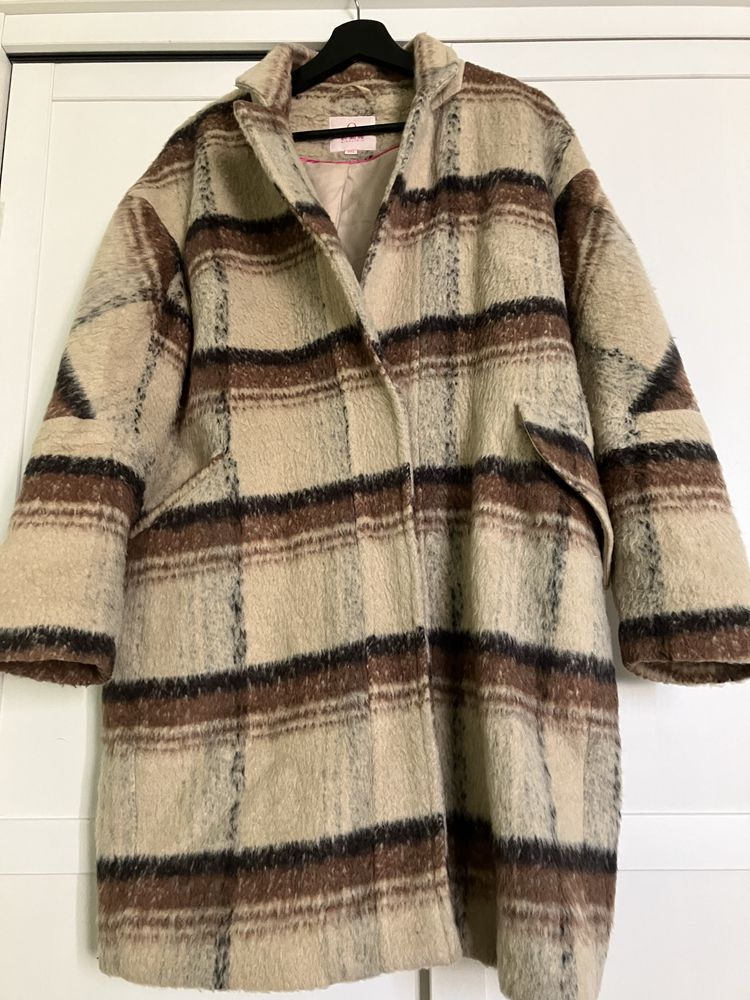 Продам женские пальто б/у