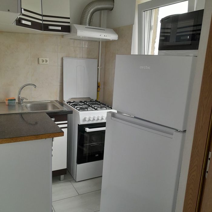 Închiriez garsonieră