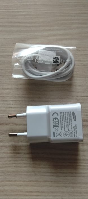 Vând încărcător Samsung + cablu de date
