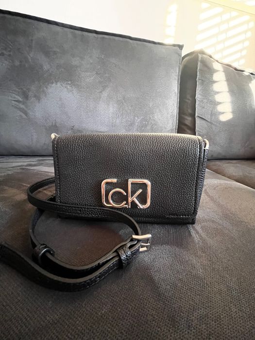 Малка симпатична чанта Calvin Klein