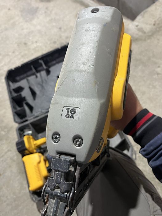 Акумулаторен такер Dewalt