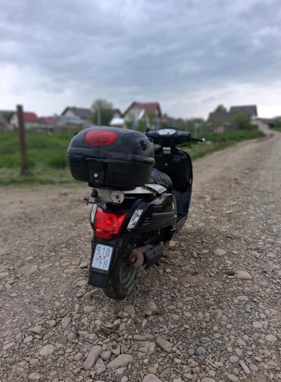 Vând scuter kimco 50cc 4t