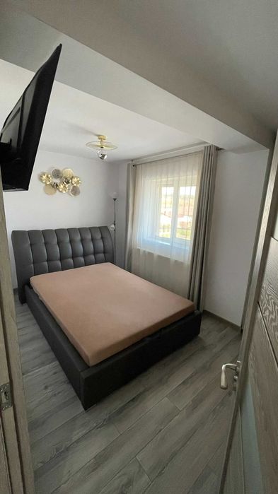 P.F. vând apartament,decomandat,3 camere, situat pe Strada Muzeul Apei