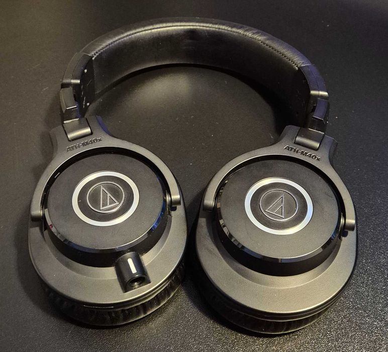 Casti Audio-Technica - ATH-M40X ca noi