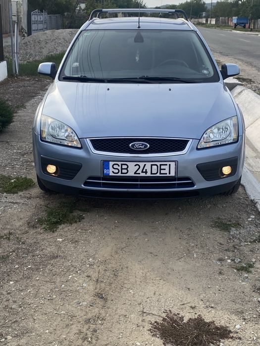 Ford focus 1,6 benzina ,climatronic ,pilot automat geamuri electrice ,
