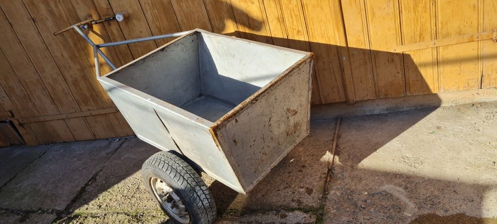 Carucior din metal roti auto