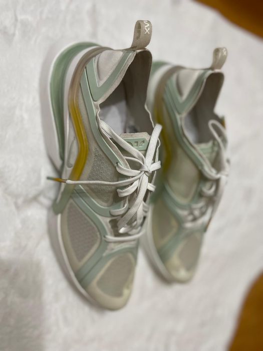 Adidasi Nike Air Max 270