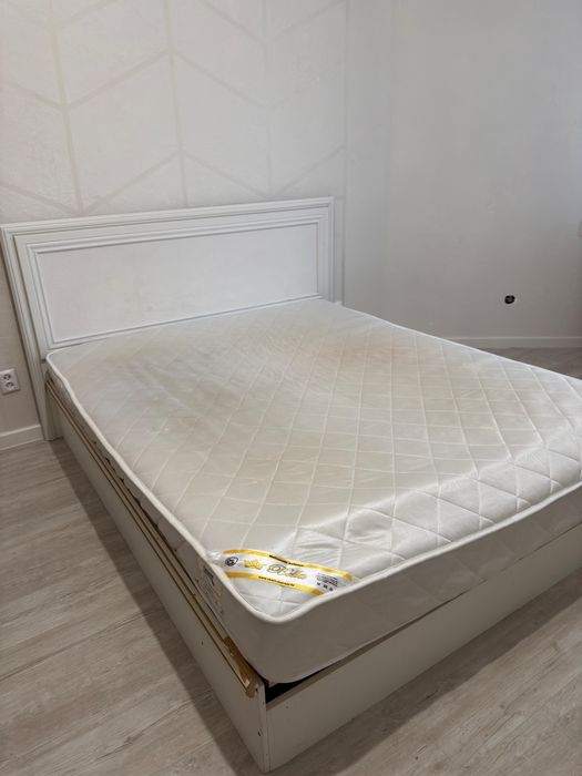 Спальная кровать