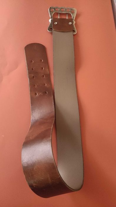 Два широки колана от естествена кожа с масивни токи