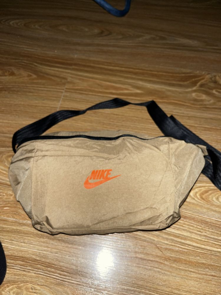 Unisex Nike яке, става на чанта