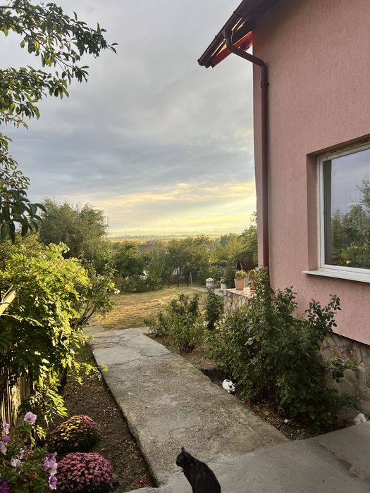 Vand casa 5 camere,200mp utili,850 mp teren,7 km de Pitesti(10 min),