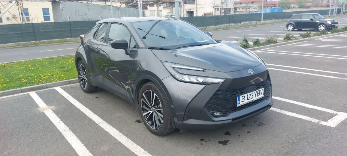 Vand noul Toyota CHR 2024, usor avariat